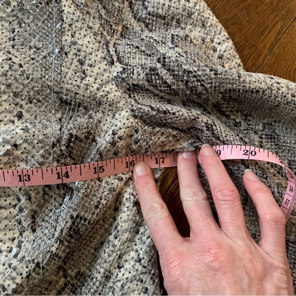 Blacky Dress Berlin Faux Snakeskin Cropped Blazer - Picture 14 of 15